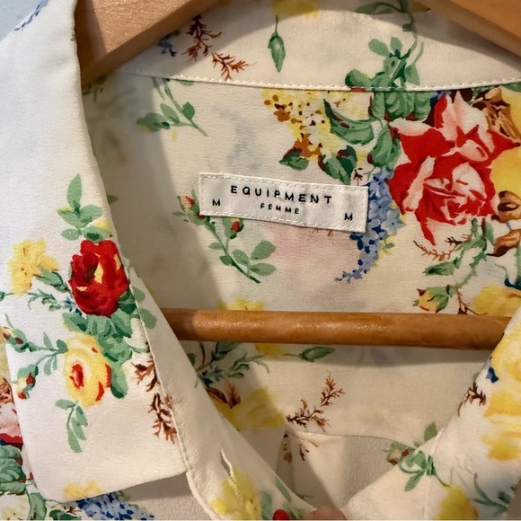 Equipment 100% Silk Floral Button Front Blouse - Picture 5 of 7